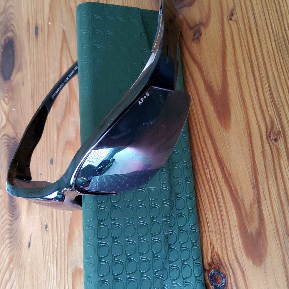 Sunglasses fishing or just reading polarized, with 2.5 readers,  bifocal lens.
